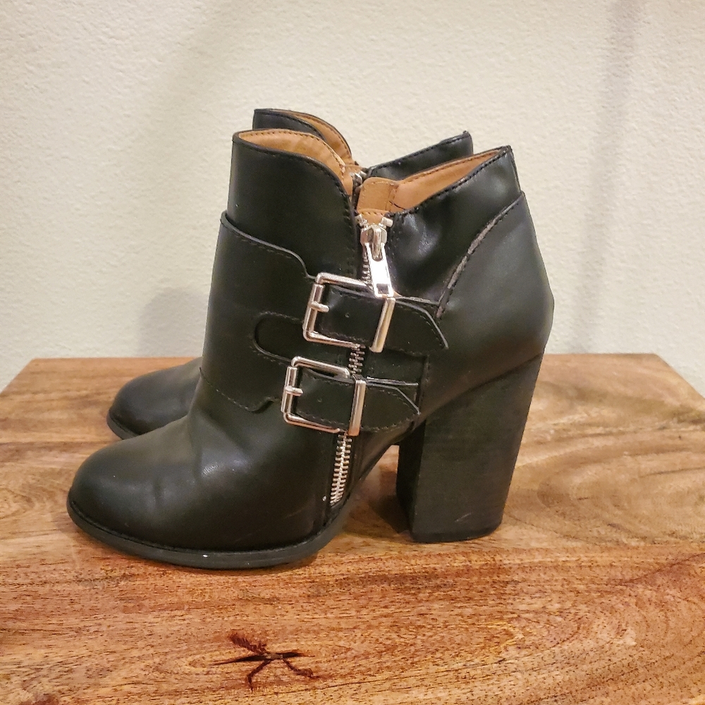 LAST CHANCE Ankle Boots 🖤